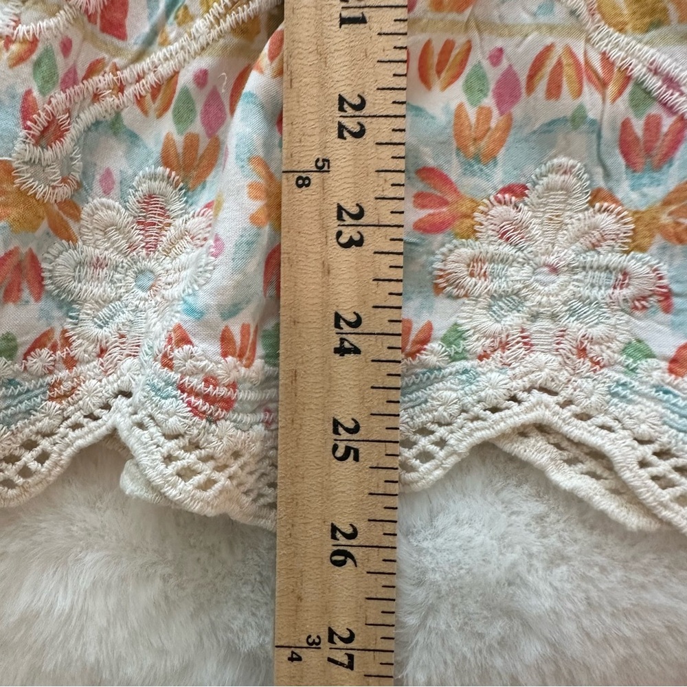 Democracy | NWOT - Woven Print Top w/ Crochet Border - Size XL - Picture 12 of 15